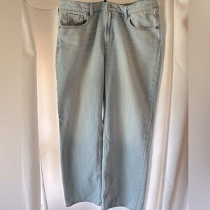 Women’s Old Navy Mid Rise Wide Leg Jeans in Light Dip Blue
